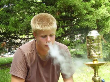 *ha sacr&eacute; yannick toujours entrain de fumer*